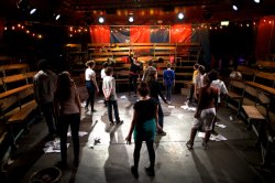 Un profesor american a inițiat un atelier teatral pentru actorii moldoveni Un profesor american a inițiat un atelier teatral pentru actorii moldoveni