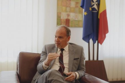 Daniel Ioniţă, ambasadorul României la Chișinău: „Este în interesul României ca Republica Moldova să se înscrie pe un curs european ireversibil” Daniel Ioniţă, ambasadorul României la Chișinău: „Este în interesul României ca Republica Moldova să se înscrie pe un curs european ireversibil”