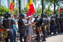 Opoziția extraparlamentară îndeamnă cetățenii să iasă la proteste Opoziția extraparlamentară îndeamnă cetățenii să iasă la proteste