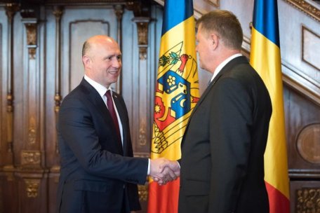 Iohannis, către Pavel Filip: „Ați reușit în aceste vremuri complicate să conduceți Guvernul într-un fel care vă face cinste” Iohannis, către Pavel Filip: „Ați reușit în aceste vremuri complicate să conduceți Guvernul într-un fel care vă face cinste”
