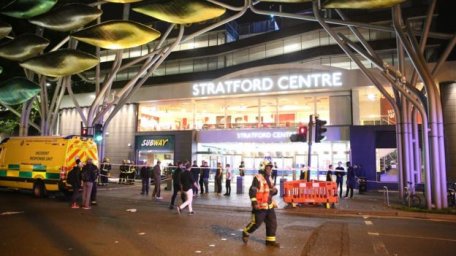 Un nou atac cu acid în Londra. Cel puțin 8 persoane au fost rănite, iar un suspect a fost reținut Un nou atac cu acid în Londra. Cel puțin 8 persoane au fost rănite, iar un suspect a fost reținut