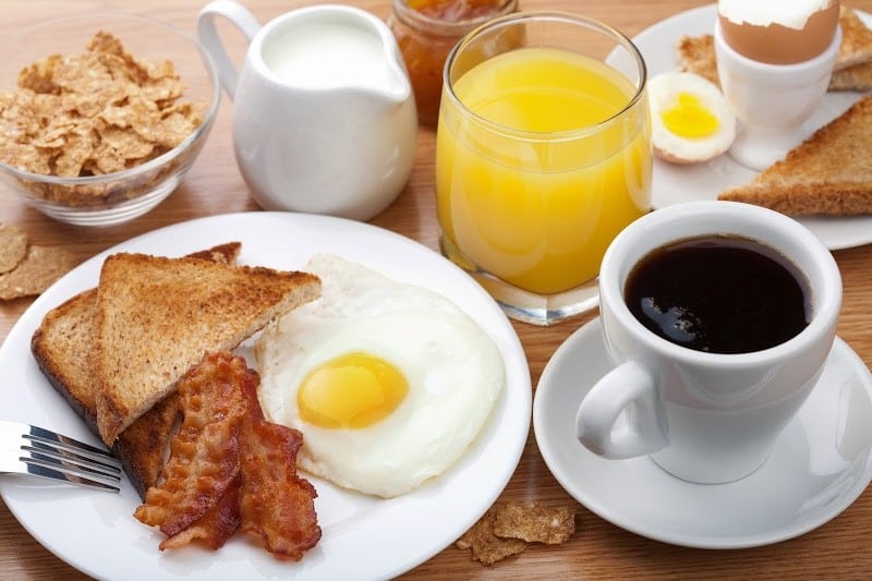 Un nou studiu dezvăluie beneficiile uimitoare ale servirii micului dejun la o oră cât mai matinală