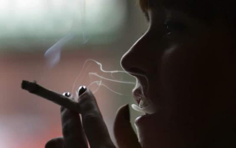 Consumul de tutun scade lent în întreaga lume. Moldova pe contrasens