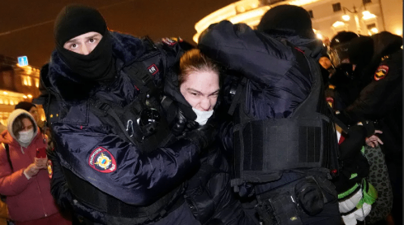 jurnaliști și protestari arestați pe străzi. Revoltă după moartea lui Navalnîi