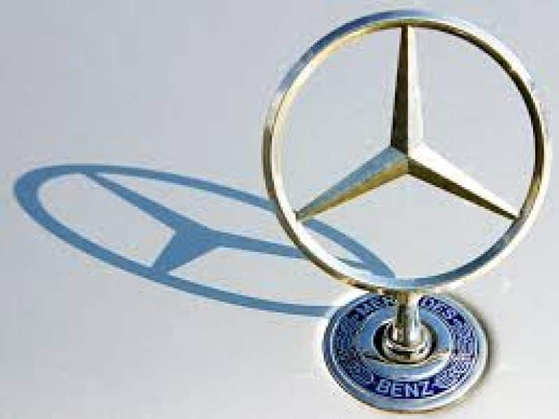 Acţiunile Mercedes-Benz au crescut cu 5%, susţinute de rezultate financiare peste aşteptări şi un program de răscumpărare de titluri