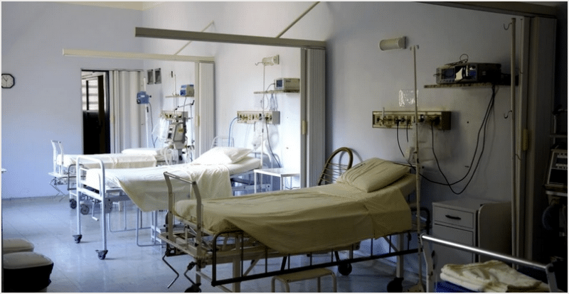 Un pacient a sunat șocat la 112, de pe patul din spital, țipând că a fost ‘deposedat’ de picior și îl vrea înapoi