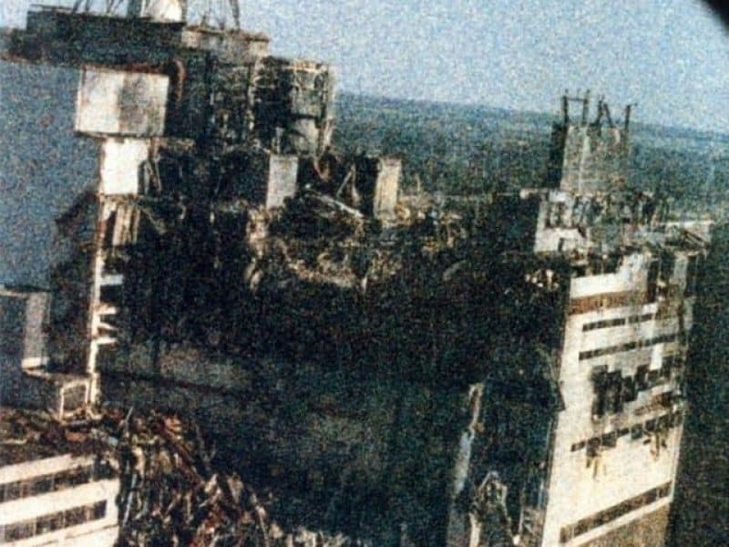 prima imagine cu centrala de la Cernobîl, la 14 ore după explozia din 26 aprilie 1986