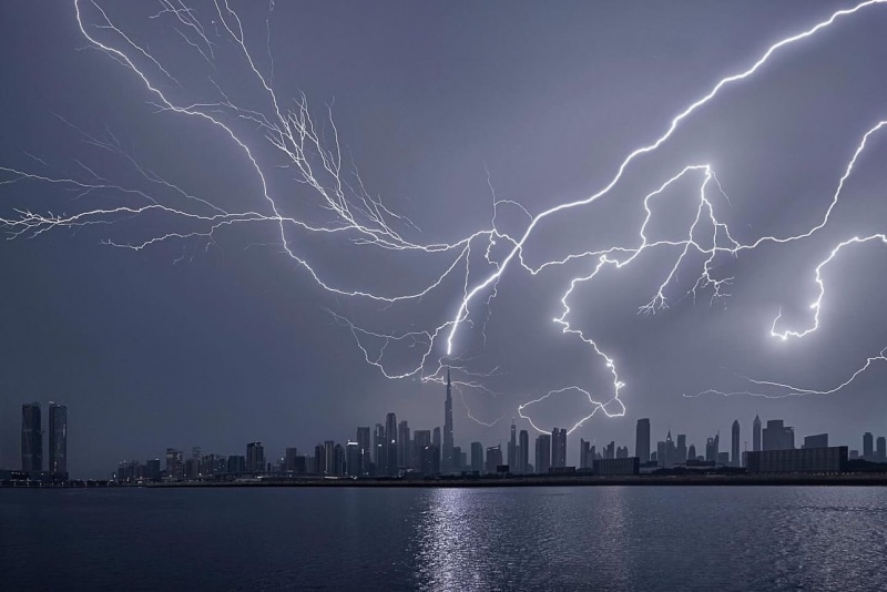 Inundațiile record au dezvăluit vulnerabilitatea Dubaiului. Pagube uriașe pentru economia mondială după ce viața ‘s-a oprit’ în orașul luxului (analiză)
