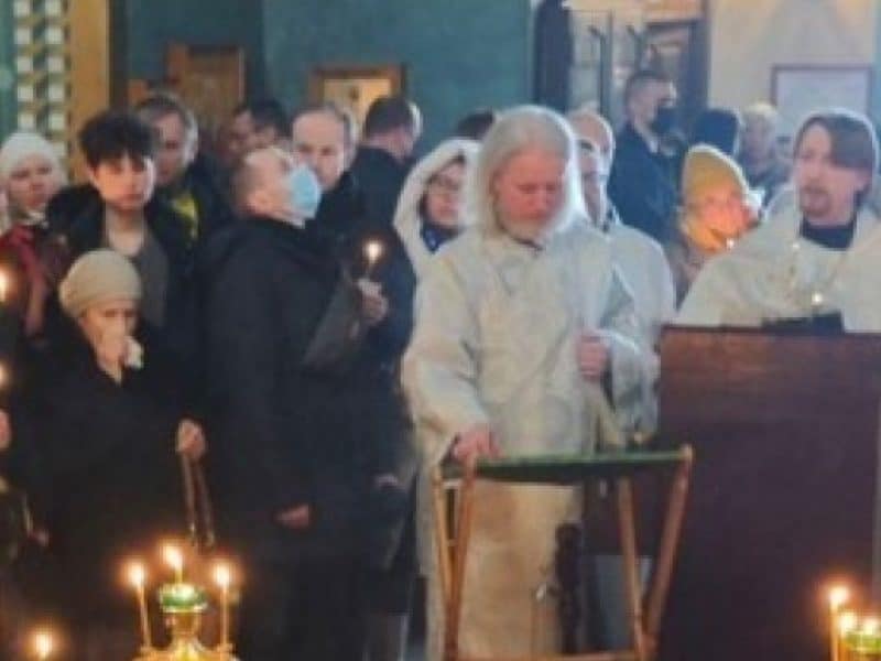 Putin nu uită și nu iartă – Preotul care a slujit la parastasul lui Aleksei Navalnîi, sancționat de Biserica Ortodoxă Rusă