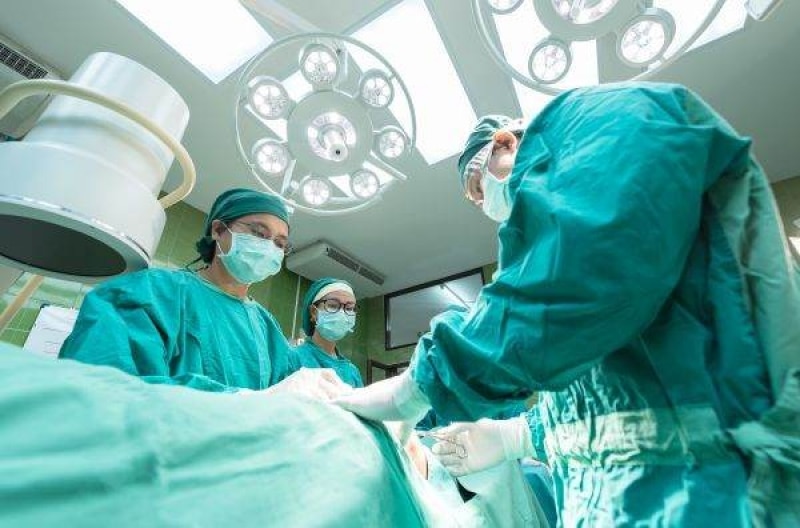 Pacient cu accident vascular cerebral ischemic acut, transferat de la Spitalul Judeţean de Urgenţă Cluj la SCJU Suceava, pentru extragerea cheagului