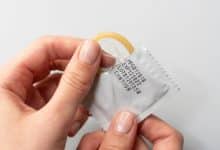 Românii își duc prezervativele folosite la spital, să fie coletate ca deșeuri medicale: Un medic a explodat