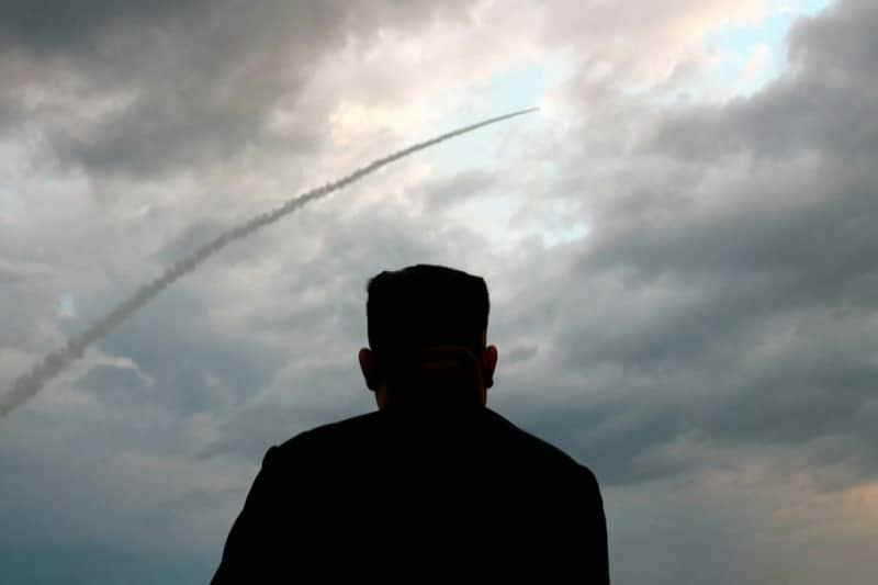 VIDEO Coreea de Nord a lovit cu rachete o insulă-țintă aflată la 365 de kilometri distanţă