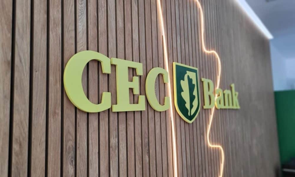 CEC Bank anunţă că oferă credite ipotecare imobiliare cu dobândă fixă de 5,55%, în primii 5 ani, celor care încasează veniturile de la bancă