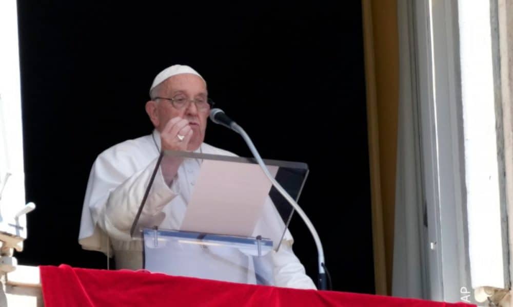 Papa Francisc a aterizat în Indonezia, prima etapă a turneului său maraton în străinătate