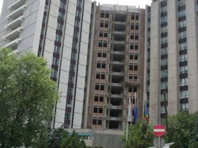 Tehnică revoluţionară minim invazivă, pentru evaluarea şi tratarea leziunilor din interiorul articulaţiilor, la Spitalul Universitar de Urgenţă Bucureşti