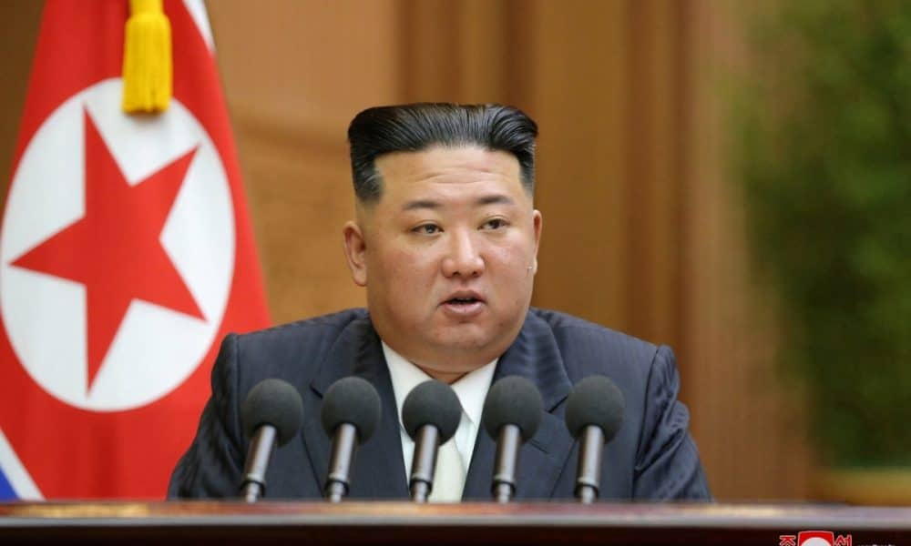 Kim Jong Un vizitează bazele de rachete