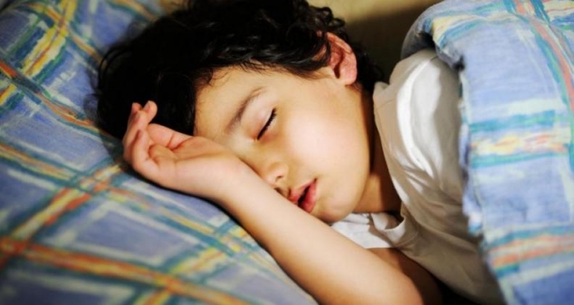 (BINE DE ȘTIUT) Copiii culcaţi devreme sunt mai sănătoşi