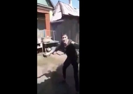 VIDEO 18+ /// Un mercenar rus din Donbas MOARE testând REZISTENȚA unei veste antiglonț de producție rusească VIDEO 18+ /// Un mercenar rus din Donbas MOARE testând REZISTENȚA unei veste antiglonț de producție rusească