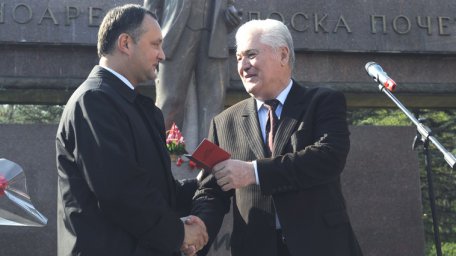 Voronin îl face PRAF pe Dodon: Cui trebuiește el? Nu știe ce trebuie să facă în fiecare zi, dar încă să mai fie atacat Voronin îl face PRAF pe Dodon: Cui trebuiește el? Nu știe ce trebuie să facă în fiecare zi, dar încă să mai fie atacat