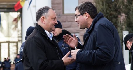 21 septembrie 2015: Usatâi și Dodon pregătesc o acțiune de protest în fața Parlamentului 21 septembrie 2015: Usatâi și Dodon pregătesc o acțiune de protest în fața Parlamentului