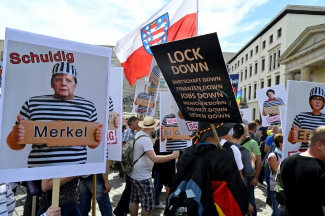 Proteste masive în Germania: Nemții au cerut ÎNCHISOARE pentru Angela Merkel