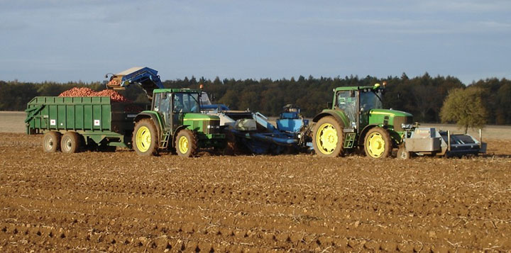 Escrocherii cu tractoare inexistente. Victimele au pierdut peste 570.000 de lei