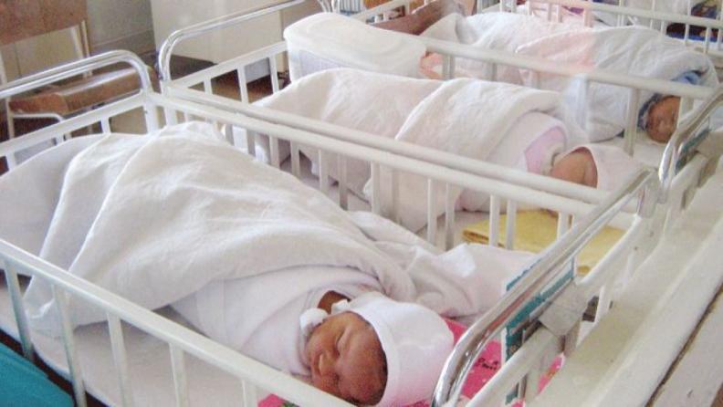 Tot mai puține nașteri în Moldova: Spitalele închid maternități din lipsă de paciente
