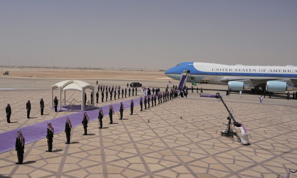 Donald Trump a sosit în Arabia Saudită. Președintele SUA vizează acorduri în valoare de peste 1.000 de MILIARDE de dolari cu statele din Golful Persic