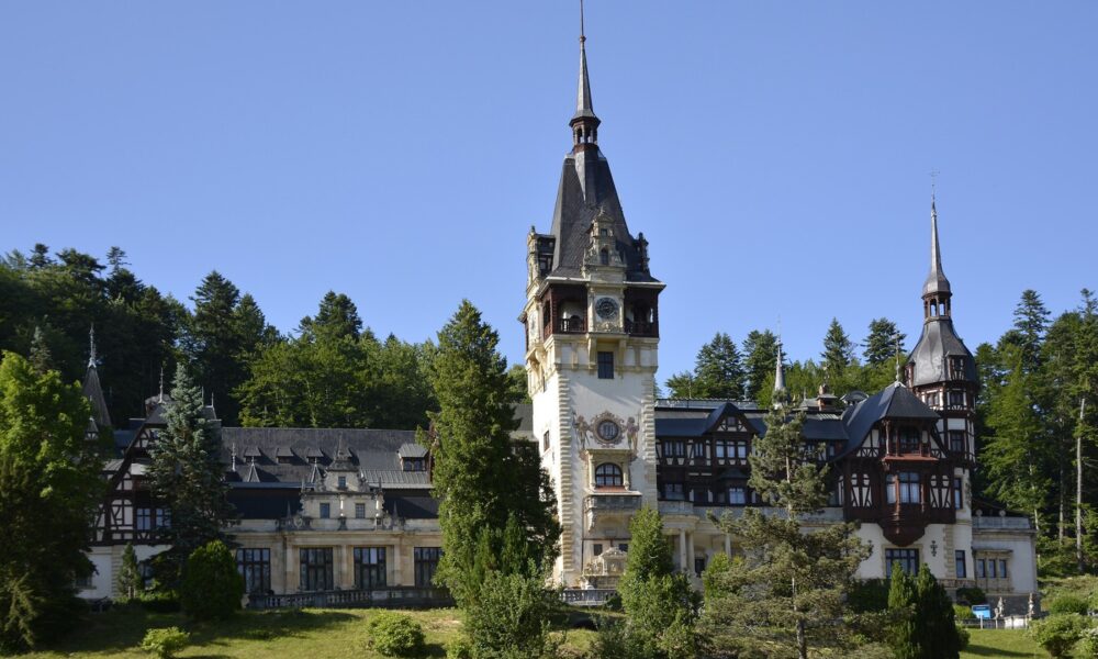 Castelul Peleș, în reparații: Doar un număr limitat de vizitatori pot intra la anumite intervale orare