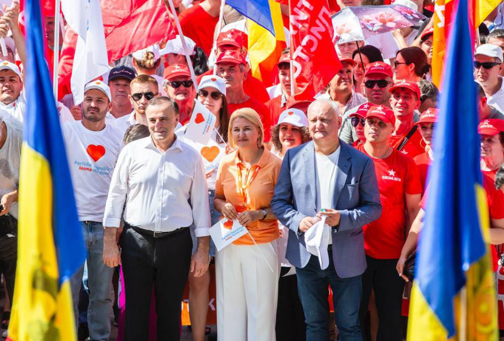 Participanții la mitingul partidelor de stânga au fost aduși cu bani ...