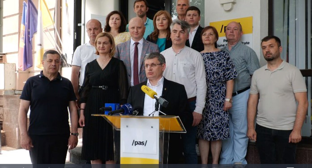 Favoritism politic! Cum au schimbat corupții de la PAS trei legi care au stârnit suspiciuni