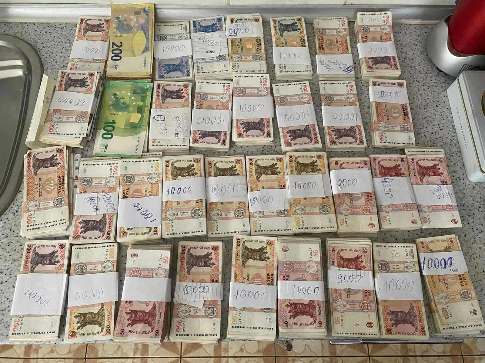 „Fabrică de permise” la Călărași: 53 de candidați și mai mulți funcționari, cercetați de CNA pentru mită