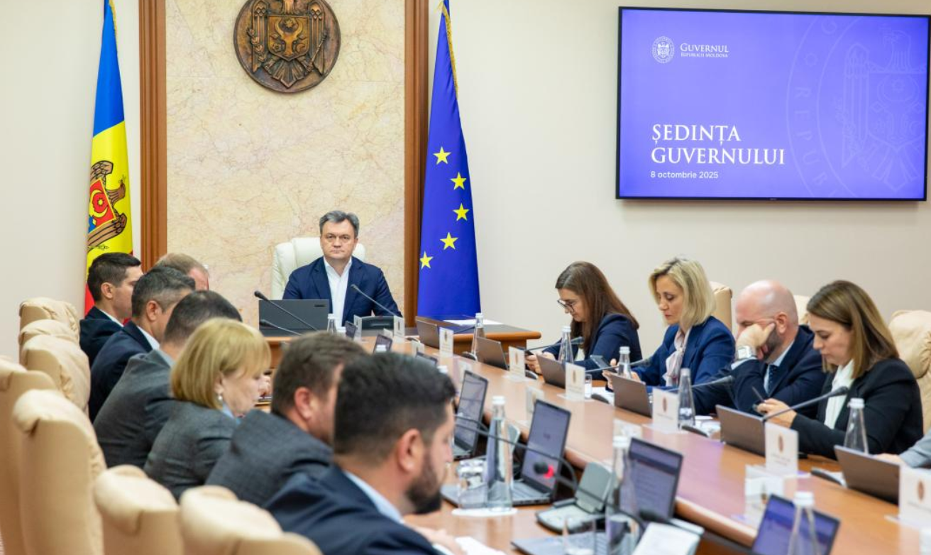 Dorine, lasă-ne! Ne-am săturat de voi, de oameni lași