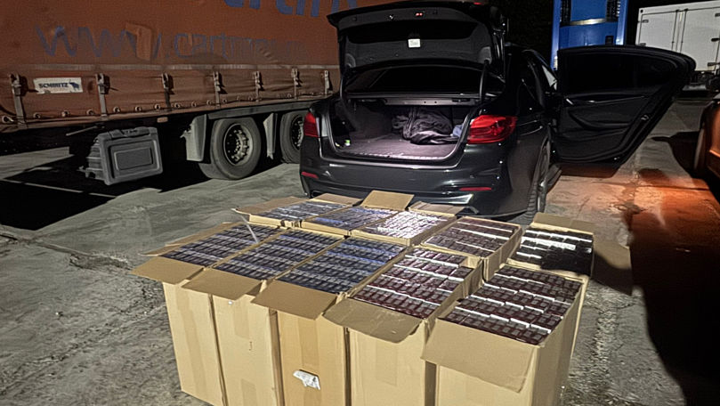 Contrabanda sport național: Circa 100.000 de țigarete fără acte, depistate într-un BMW și un Ford