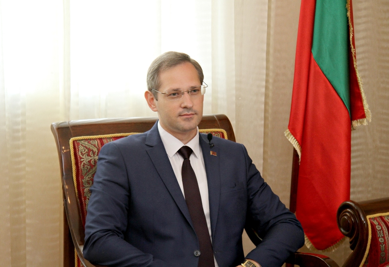 Inepțiile lui Ignatiev. Cere Chișinăului să recunoască „moldoveneasca”, rusa și ucraineana drept limbi de stat în R. Moldova