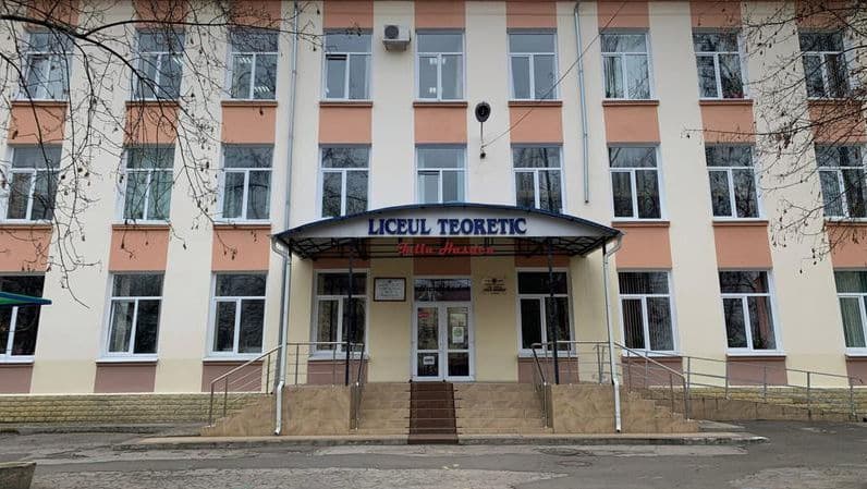 Incendiu la Liceul „Iulia Hasdeu” din Capitală: 1.200 de elevi au fost evacuați