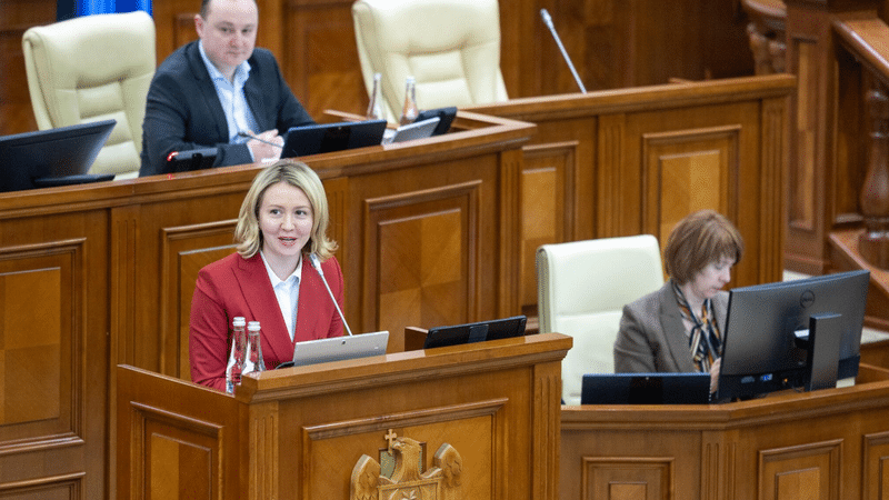 Tensiuni în PSRM: Dodon simte că pierde partidul. Olga Cebotari, noul lider al PSRM!?