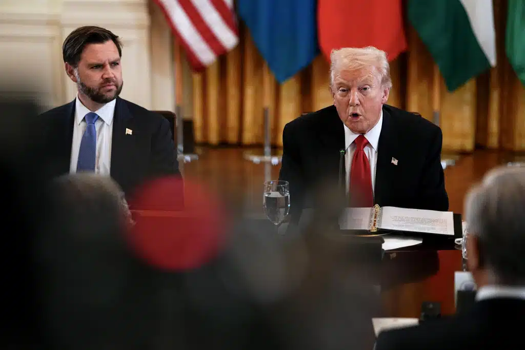 „Lumea a intrat într-o eră a politicii de demolare”. Un raport care pregătește terenul pentru o confruntare ideologică a Europei cu America lui Trump