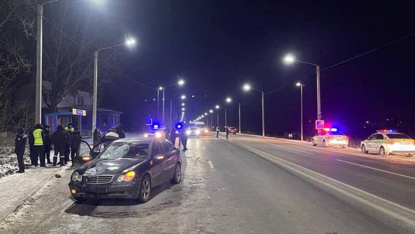 Doi copii, loviți de o mașină pe o trecere de pietoni din Strășeni