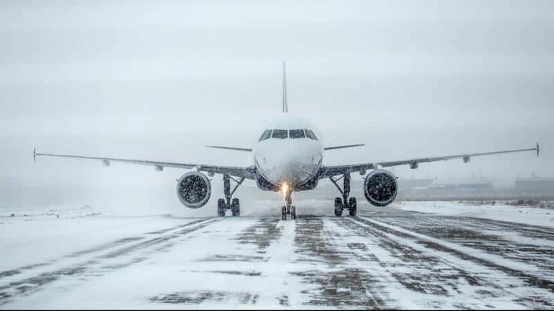 Zboruri întârziate și anulate la Aeroportul Chișinău, din cauza viscolului: Călătorii, atenționați că pot apărea și alte rețineri
