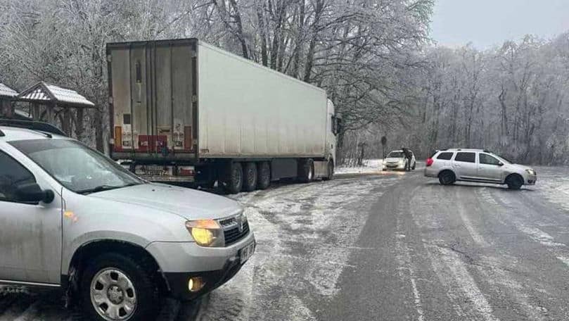 Circulația camioanelor și autobuzelor, sistată pe mai multe segmente ale traseului M5