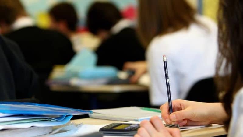 Chișinău: Un elev s-ar fi intoxicat cu substanțe interzise la un liceu. Reacția MEC