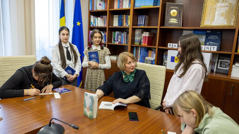 Elevii din Chișinău ies la curățenie: Vineri vor avea program școlar redus