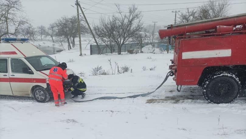Misiuni în lanț din cauza vremii severe: Accidente și ambulanțe blocate