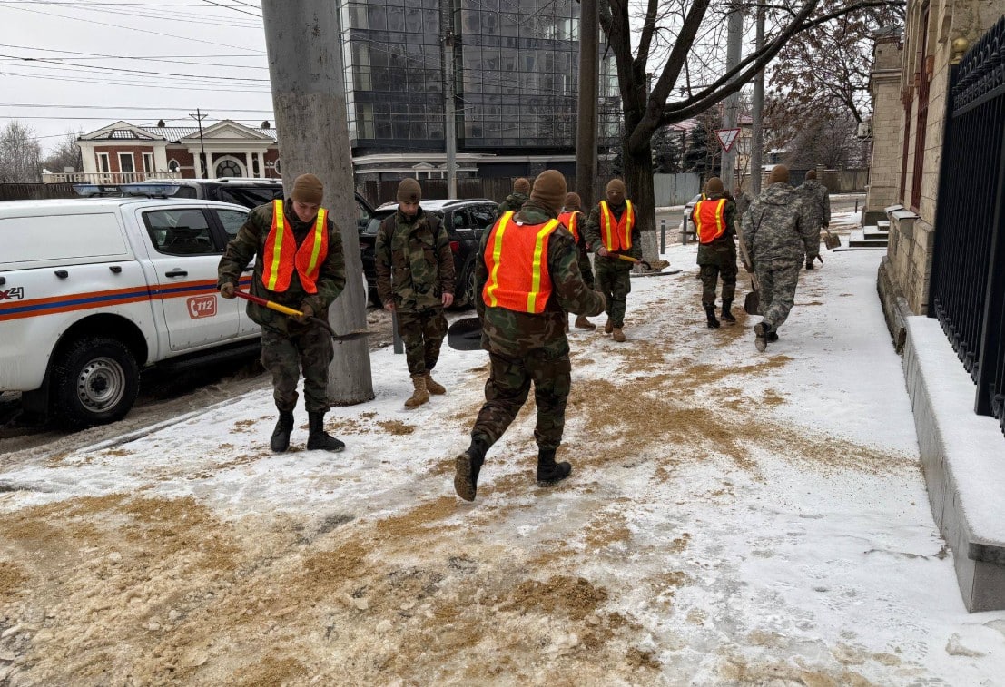 Militarii Armatei Naționale intervin în Chișinău și Bălți pentru a asigura accesul cetățenilor către obiectivele critice