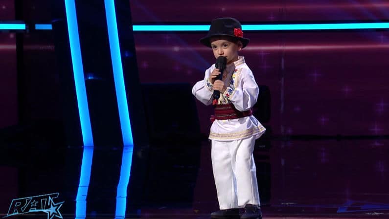 Un băiețel de 3 ani din Moldova a topit inimile juriului la Românii au talent