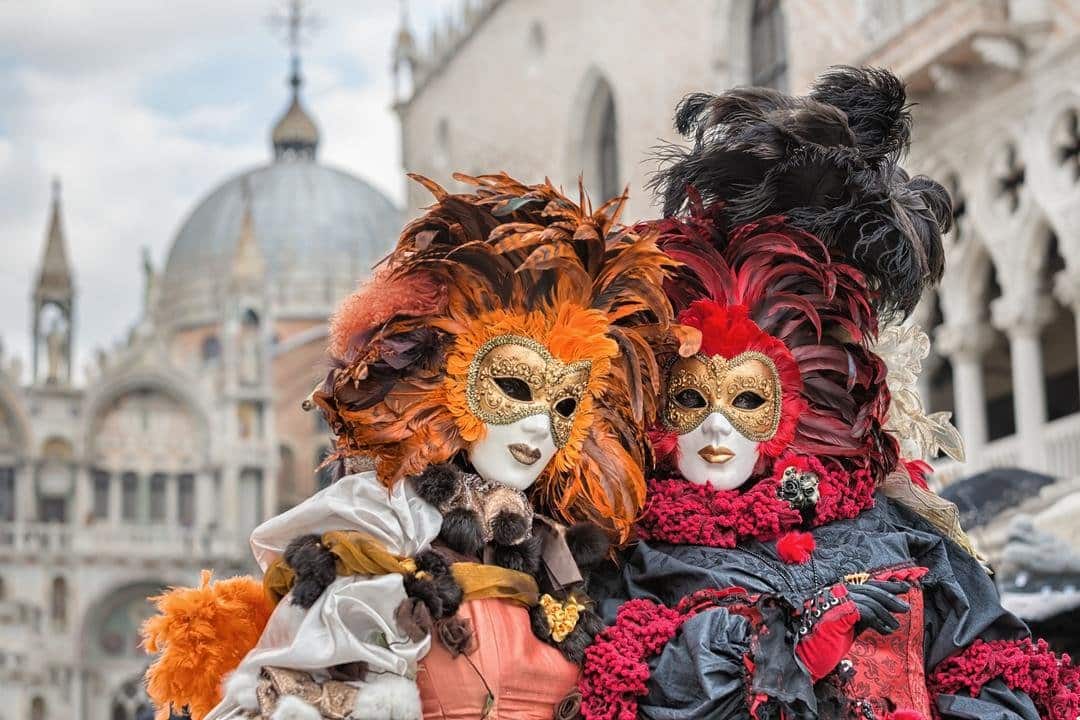 A început Carnavalul de la Veneția. Mii de localnici și turiști au umplut Piața San Marco