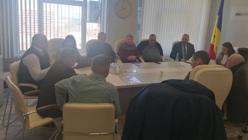 Fermierii critică politicile agricole stupide promovate de PAS