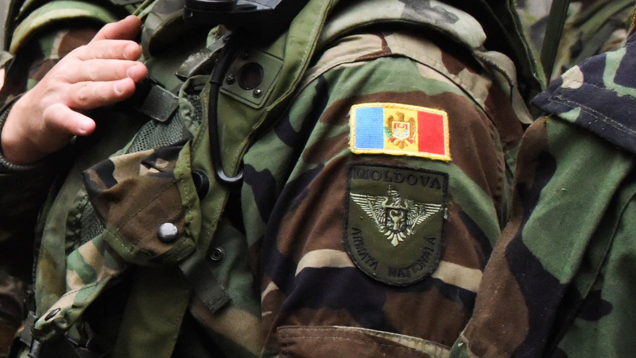 Deputații Partidului Nostru inspectează unitățile militare din țară