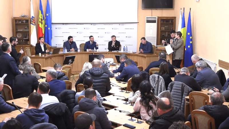 VIDEO LIVE// Consilierii PAS au făcut din nou circ în Primăria Chișinău. A intervenit Poliția